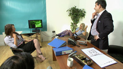 Very hot hardcore: Belle splendide dipendenti vengono sbattuta duramente dal capo