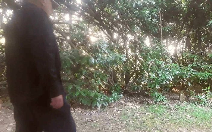 Pascal: 在植物园里，在乡村撒尿和多汁的撸管！