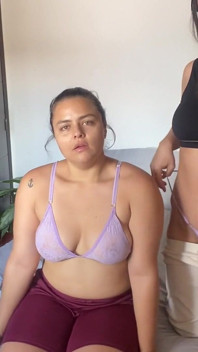 Vaše chůva přistižena při masturbaci a prosí o sperma
