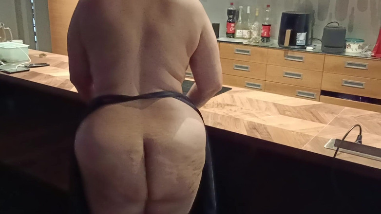 Natural-Woman-Silke: 餐厅里把潮水拿出来，柜台也被清理干净