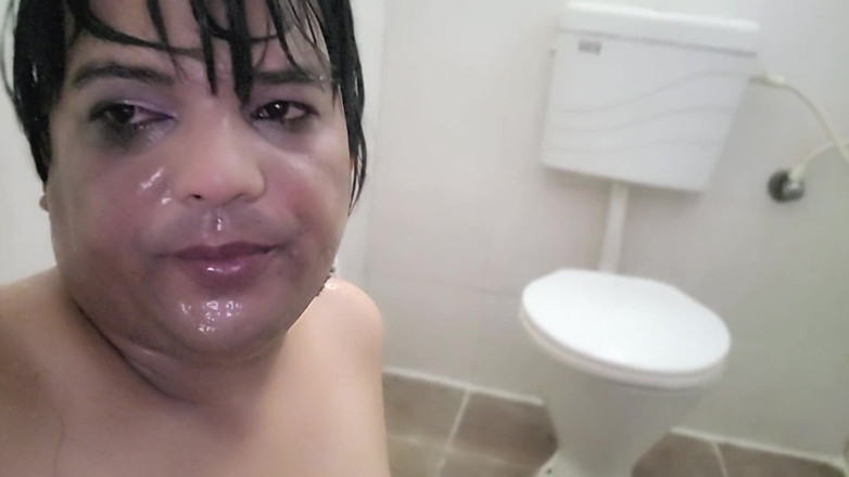 Indiansissychubby: Golden Shower - Bebedor De Mijo