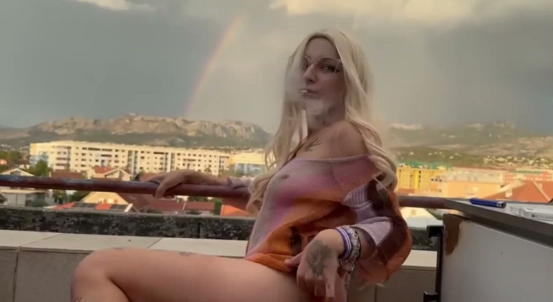 Lana lova: Rainbow Smoking, Stepsis Ass Pussy Teasing