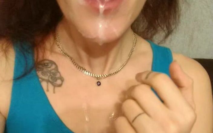 HellENXxOo: Sperma op mijn gezicht papa;)