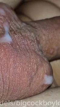Šukání sexy nevlastního syna v jeho těsných dírách k jeho 18. narozeninám!