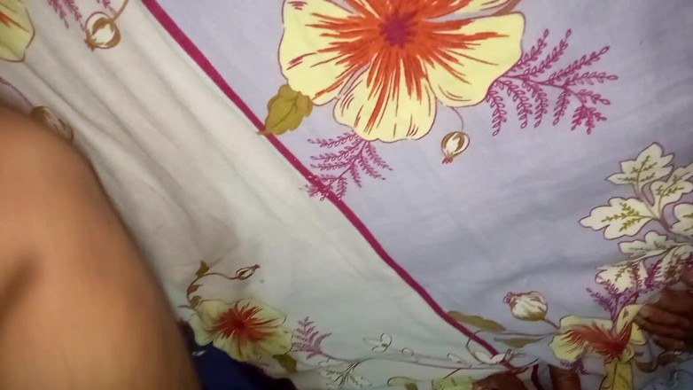 Your-Eshita: Bătrânul e de aur. Xgirlfriend se fute dur urmărește indianca...