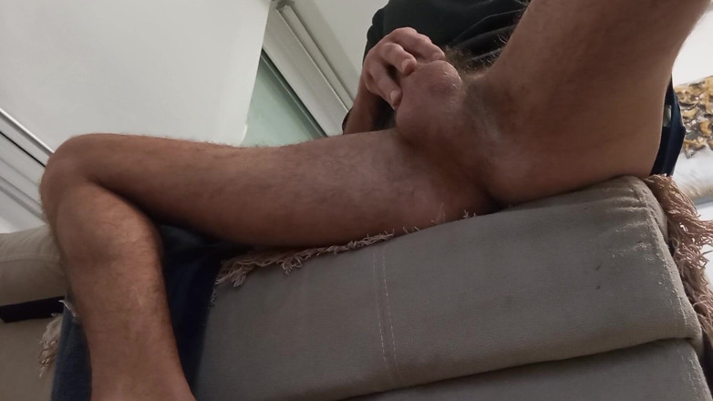 Elvissc: Lelaki babi ini menunjukkan zakarnya dari bawah supaya anda boleh...
