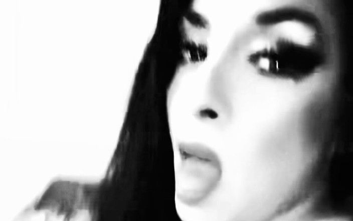 Mia 69: 奶子拍打