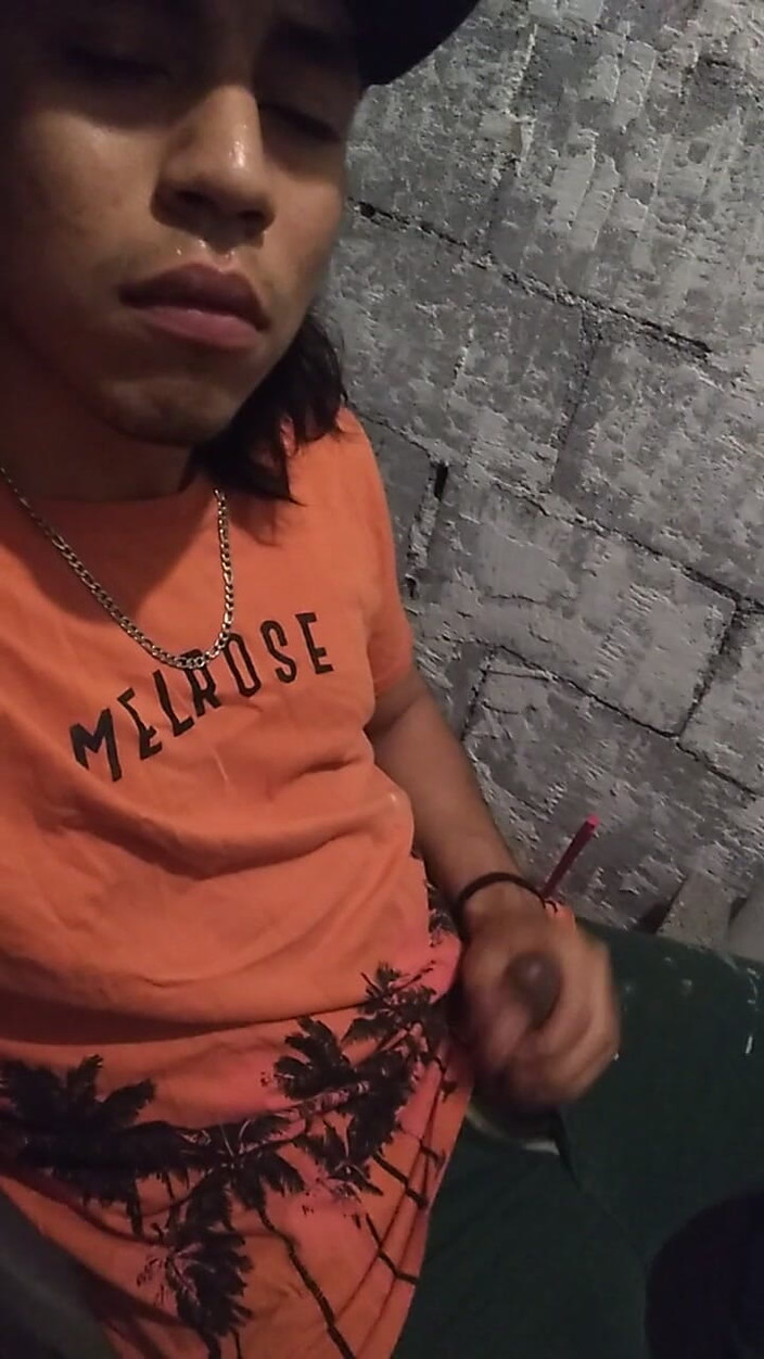 AlexAlejandro13: Un tip pofticios care vrea să facă sex