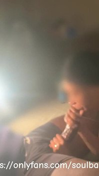 Siempre dicen que la cabeza del capó golpeó diferente. Tuve que probarlo y estoy seguro de que chupó la piel de esta polla extra grande