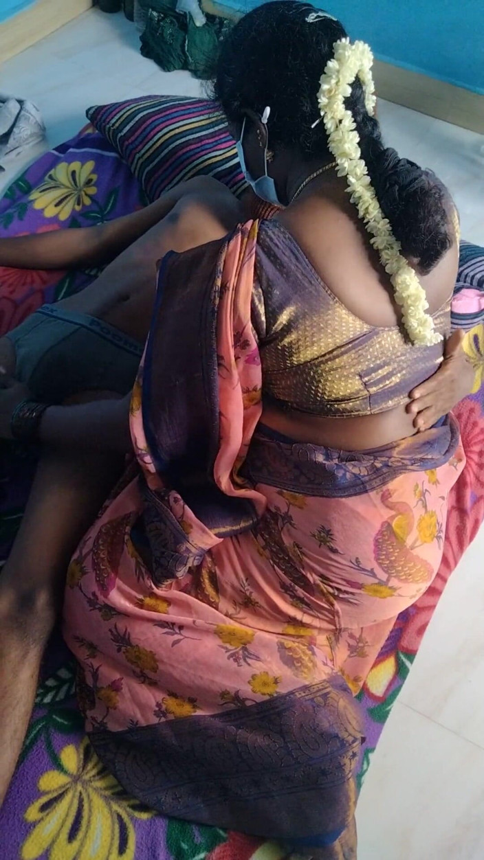 Benita sweety: sharmili aanti pahli baar apne sautele bete ke saath seks...