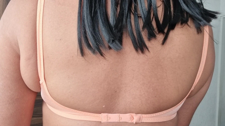 Only bras: कप या पैडिंग के बिना मेरी छोटी प्रशिक्षण ब्रा