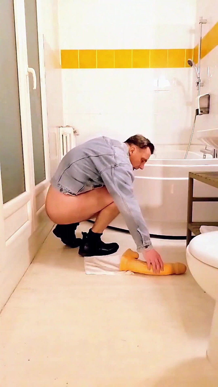 Joy Stardust: Masturbazione Fetish E Scopata Con Dildo in Bagno