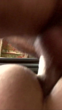 Follando gay caliente después de que estos chicos cachondos lavaran el coche