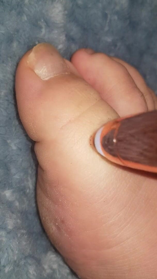 Faith's Feet Fetish: 信仰の足フェチ - 私のつま先を剃る