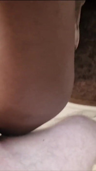 Awek hitam dapat creampie super seksi daripada ayah putihnya