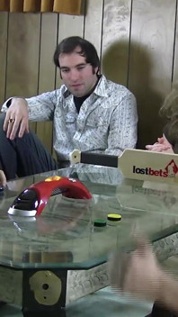Addie och Simon är tillbaka för ett intensivt strip noname -spel