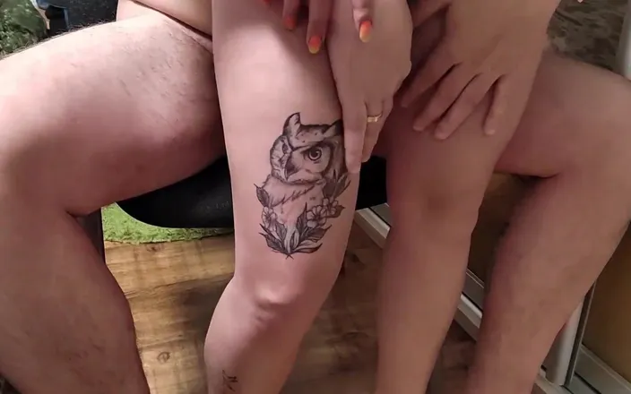 Emma_Alex: Po práci Emma chce být cowgirl s škádlením kundičky a stříkáním...