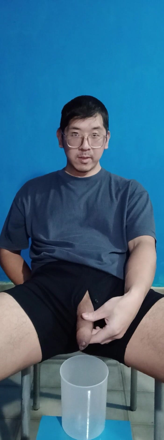 gyoenasianbigdick: Pierwszy raz robię sikanie wideo