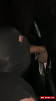 25 jahre alte araberin, hetero-gut bestückt, besucht mein gloryhole und gibt riesige ladung.