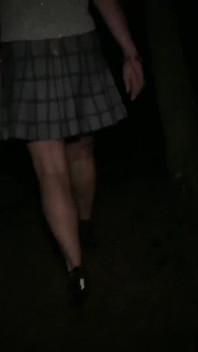 セクシーなブロンドの熟女は、汚い後背位をするのが大好きなチンポ中毒の売春婦です