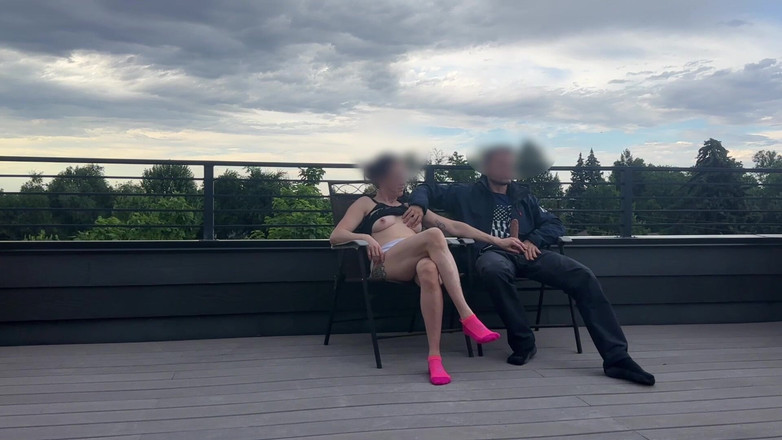 Bigmax8inch: Dickflash avventura sul tetto cafe sborra dentro
