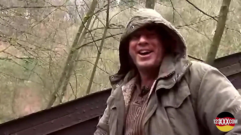 123XXX - Fucked Amateurs in Germany!: Linda morena no le importa chupar y follar bajo la...