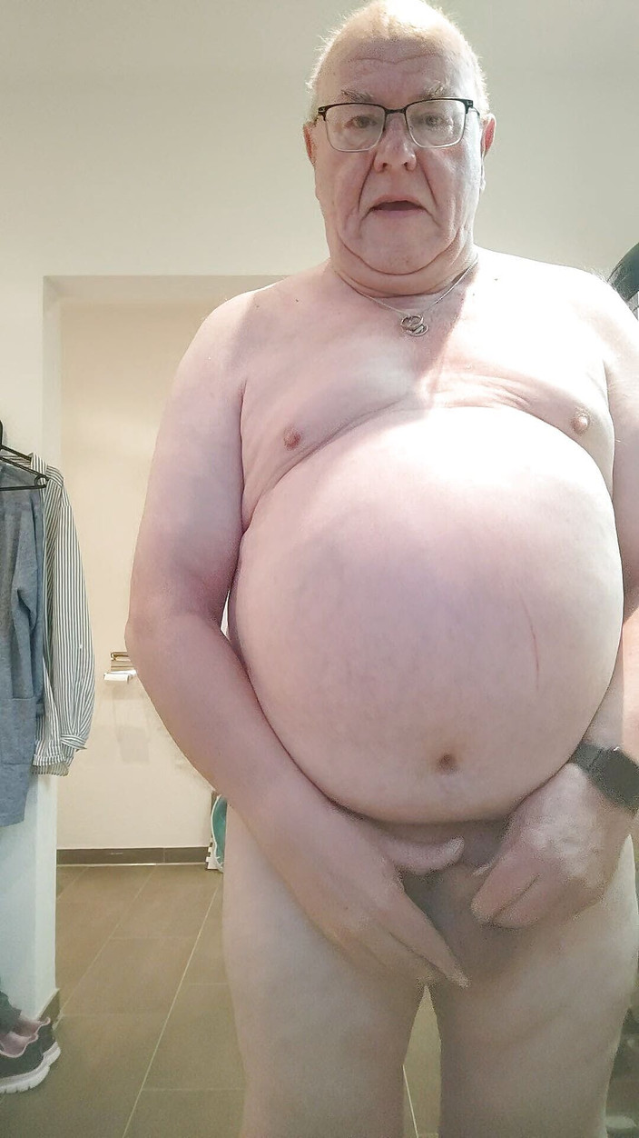 Karlchengeil: ムラムラして、着替える前にベルトを締めなければならなかった