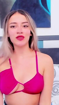 Loira Latian Sempre Quer Ser Fodida Grosseiramente Em Seu Quarto