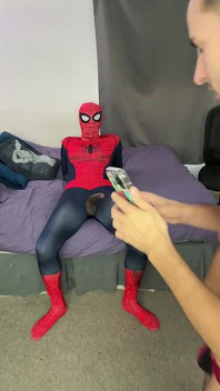 Spiderman fickt twink