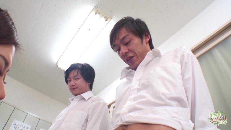 Magic Asian Pussy: Mereka merokok saat istirahat makan siang dan kemudian melakukan seks...