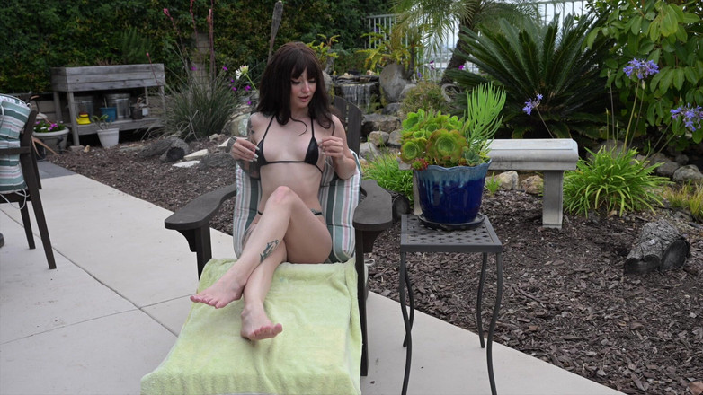 Erotic Art: Stevie Moon își întinde picioarele Larg