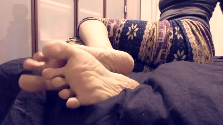 Rebecca Diamante beginning clips: Saya menunjukkan kaki lembut saya, termasuk tapak kaki yang mengabaikan...