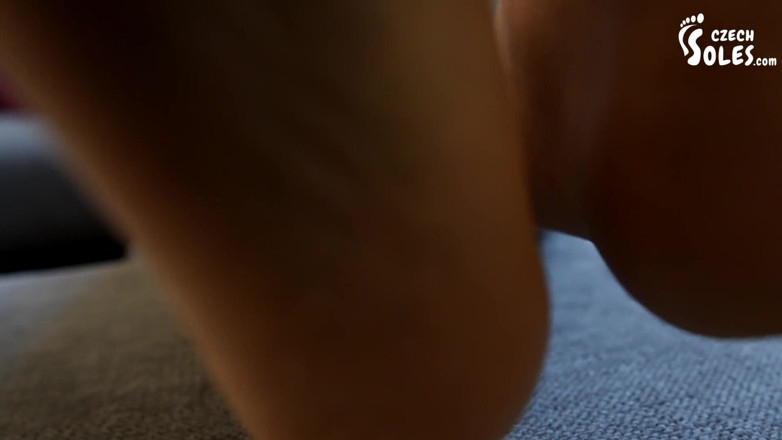 Czech Soles - foot fetish content: POV - tu veux jouer avec mes pieds ?