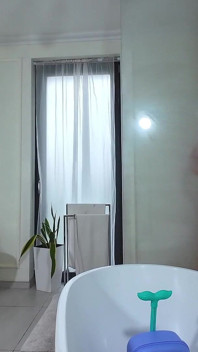 Je L’ai Surpris En Train De Se Masturber Sous La Douche