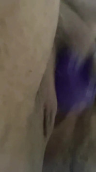 Gordinha estimulando minha buceta peluda e gorda com varinha elétrica