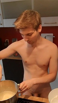 The Naked Kitchen: Pancake Challenge Bare Cooking