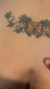 Frumusețea asiatică excitată mă roagă să-i sug pizda și să-i excit