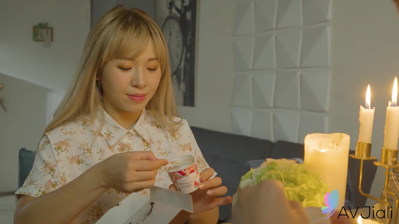 AV Jiali: Lina ve yeni erkek arkadaşı günü evde birbirlerini keşfederek geçiriyor