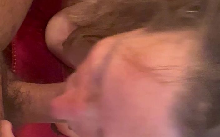 Bonewizzard69: Tante seksi dengan mata hijau ini merangkak ke ayahnya dan...