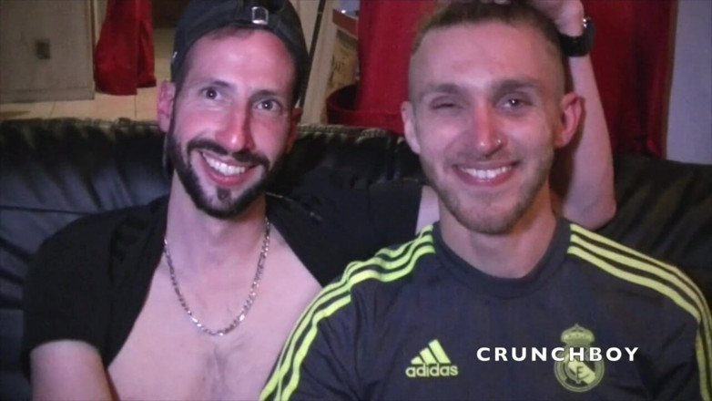 Kinky Bareback Boys: Due amici ragazzi etero scopano per sesso divertente