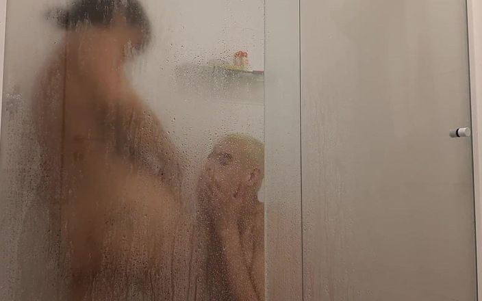 VictorHugo: Het dusch med min flickvän
