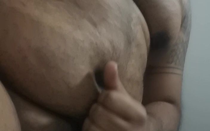 ObsidianFurry: Nghiệp dư 20 tuổi. Brown Chub thủ dâm và đi tiểu vào...