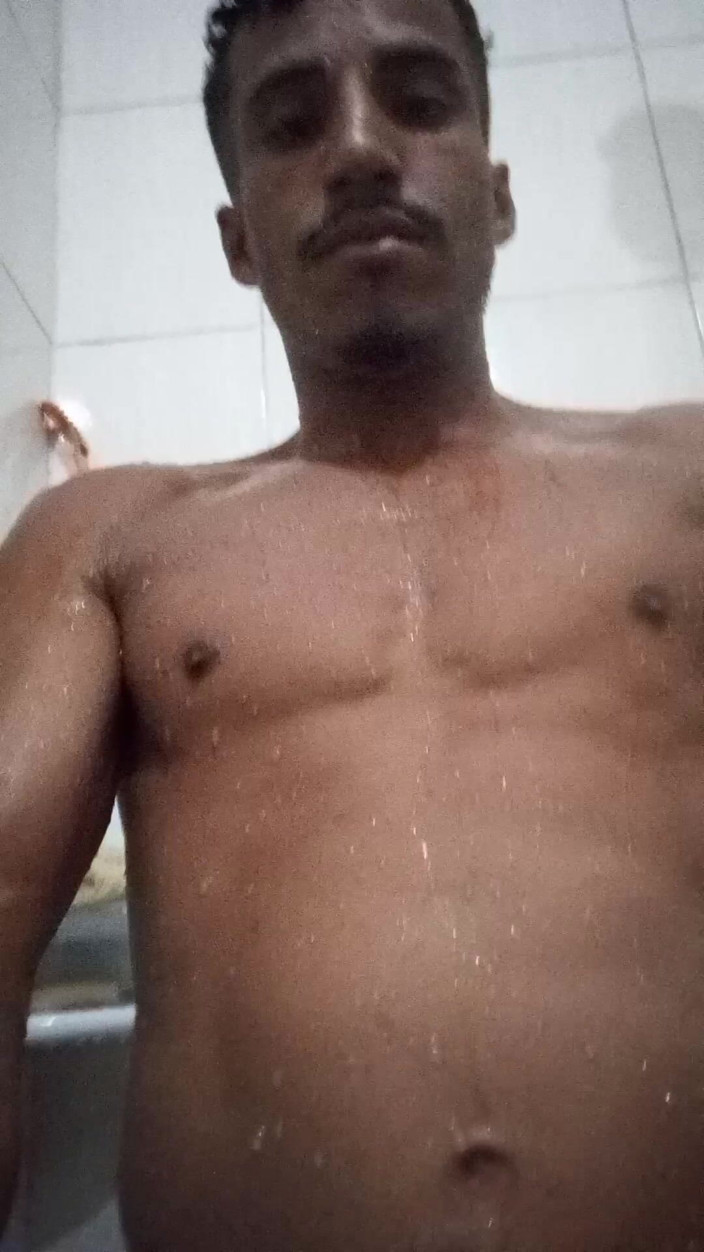 Bruninho Menezes: Brasilianische Brünette 16 cm dick unter der Dusche – behaarter und harter...