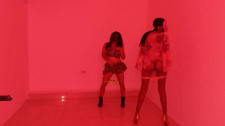 Martin13: Kawan baik Berkumpul Untuk Melakukan Tarian Sensual Menunjukkan