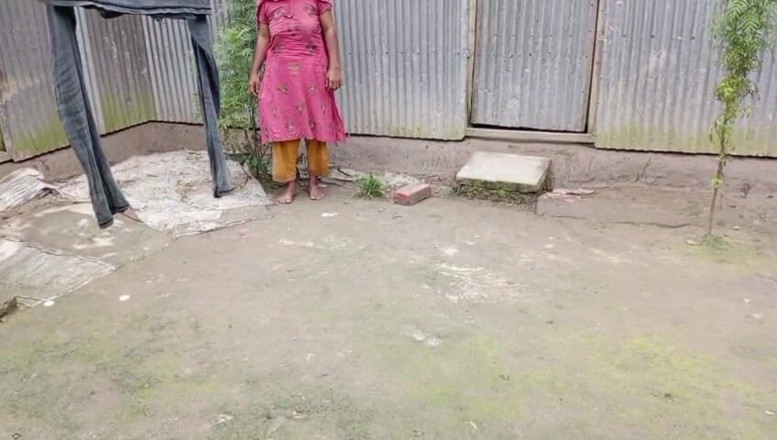 Real Time Slow: Sexy návštěva domu se promění v intenzivní šukání Bangla POV