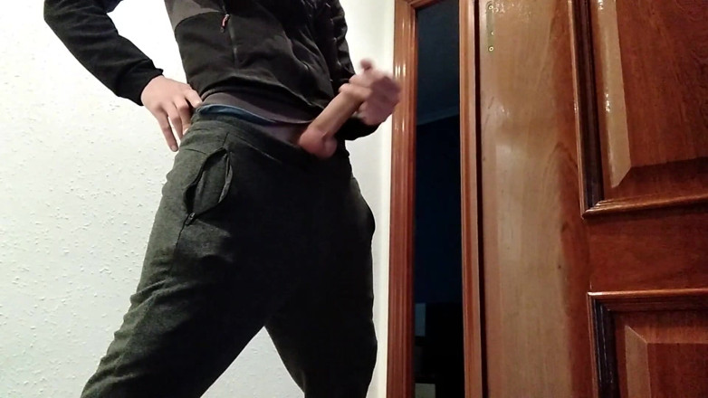 Elvissc: Masturbación con la mano de un chico amateur caliente con...