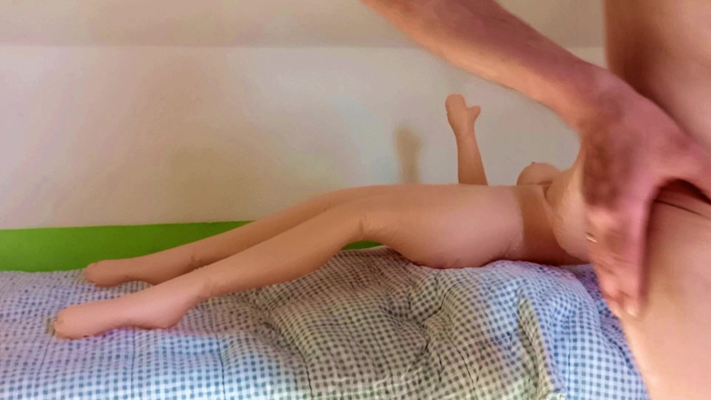 Mark Hannes: Muñecas sexuales se masturban