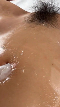 Schönes asiatisches teen navel, spermaspiel, tiefe kehle &behaarte muschi-fick - Doppelgefühl für enge muschi &sensibler bauchnabel