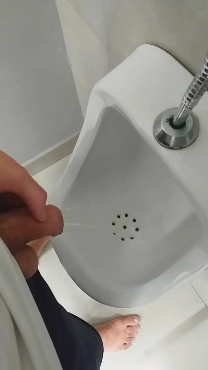 Marcosninfo: Casi Me Pillan Presumiendo Dentro Del Baño Del Gimnasio Y...