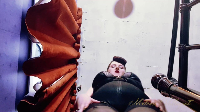 Mxtress Valleycat: Nylon Clad Giantess